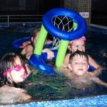 Деца в басейна