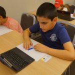 Дете решава тест по английски | Lucky Kids