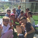 Деца правят къща за птици на открито | Lucky Kids