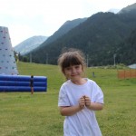 Малка ученичка в детски лагер по английски | Lucky Kids