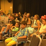 Деца слушат презентация на английски | Lucky Kids
