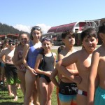 Деца на опашка пред водната пързалка | Lucky Kids